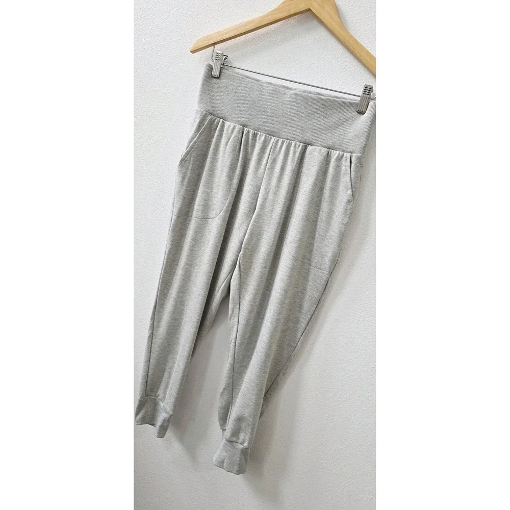Nike Dri-Fit Cropped Joggers Women's Size Medium Gray Elastic Waist Pockets